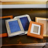 D05. Picture frames. 